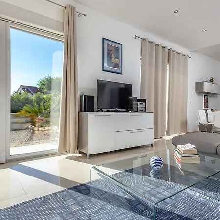 Moderna Family Friendly Vila