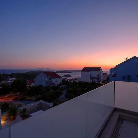 Moderna Family Friendly Vila *