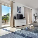 Moderna Family Friendly Villa