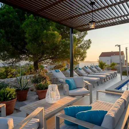 ヴィラ Moderna Family Friendly *