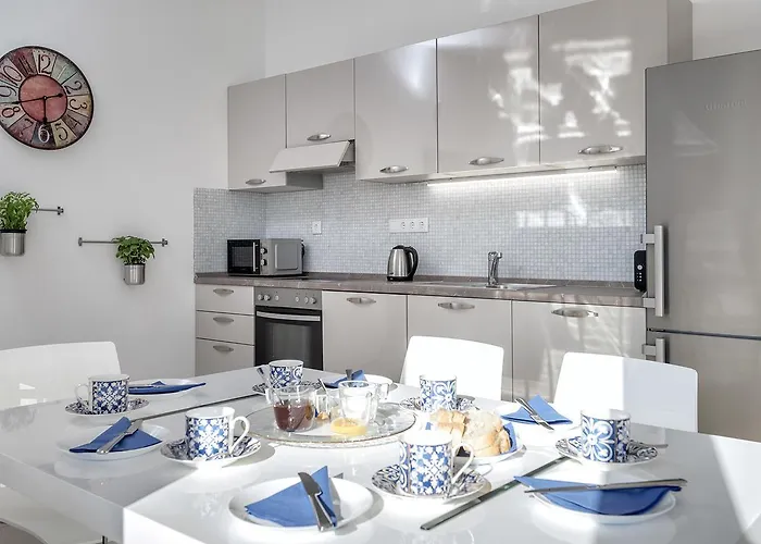 Moderna Family Friendly * フヴァル