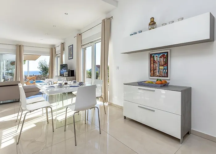 Moderna Family Friendly Villa Hvar Town