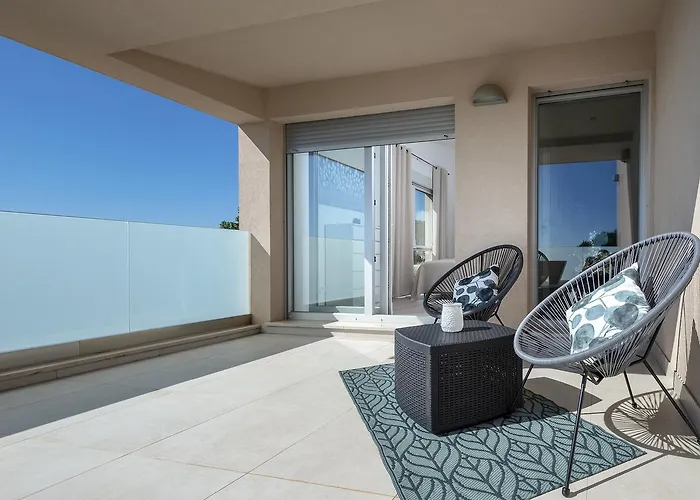 Moderna Family Friendly * フヴァル