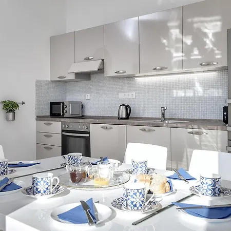 Moderna Family Friendly * هفار